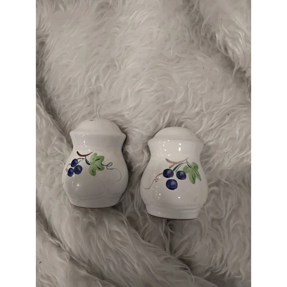 Vintage Ceramic Grape‎ Vine Salt and Pepper Shakers Set White Blue Farmhouse